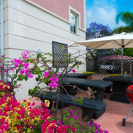 พรีเมียร์ คลาส Aparthotel โจฮันเนสเบิร์ก ภายนอก รูปภาพ